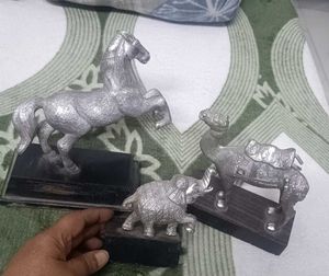 Aluminium or another Metal Showpiece Set