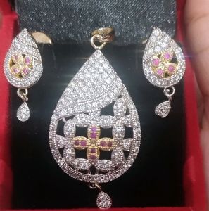 New A.d. Stone Pendal Set