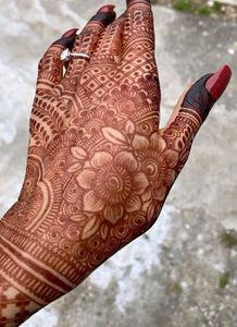 Star Mehndi Cone With Dark Colour