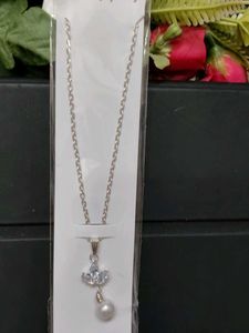 Elegant Pearl &amp; Crystal Pendant Necklace
