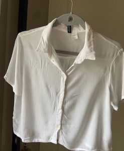 H&amp;M Crop Buttoned Shirt