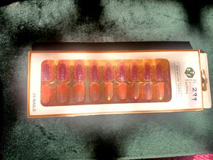 24 Glitter+Crome Nails With Stick On Sticker