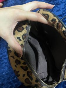 Leopard Sling Bag 🤎