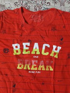 Red Beach T-Shirt size s