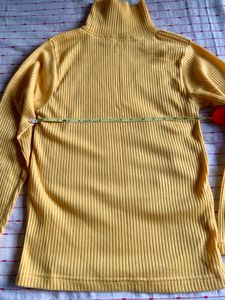 Turtleneck Yelllow Ribbed Tshirt