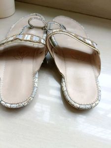 White Kolhapuri Stylish Slippers For Women