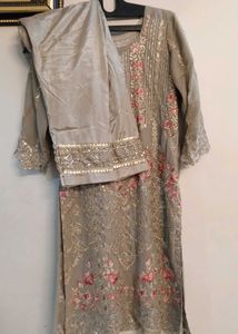 Beautiful Pakistani Kurta Set