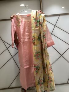 Kurta With Yellow Supernet Floral Print On Dupata