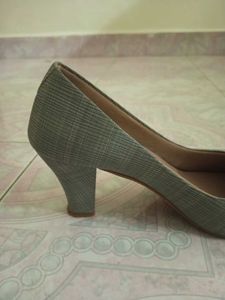 Women Bellies Sandal (Grey, 4)