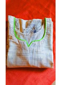 ✌🏼4 pieces ✌🏼Red Paisley Kurta 👗