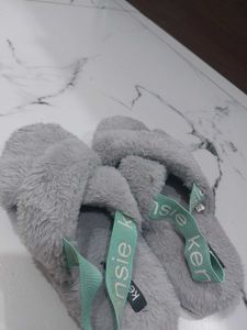 Kensie Fuzzy Slippers - Size S(6/7)