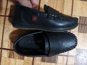 Light weight Black Loafers, Cutewalk brand