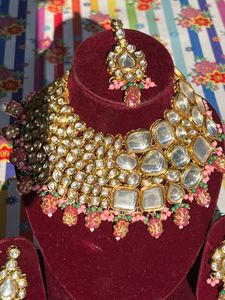 Elegant Kundan Jewelry Set