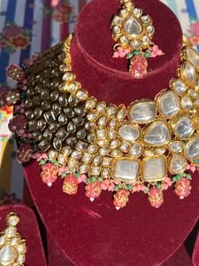Elegant Kundan Jewelry Set