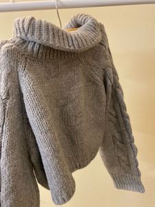 Cable knit pullover 🎀