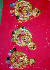 Multicolored Mangtika With Earings Perfect For Al