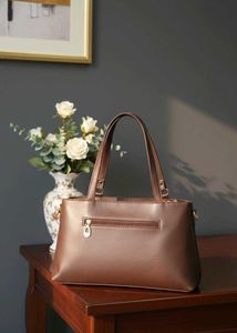 like new:[Brand] leather satchel with dust Bag