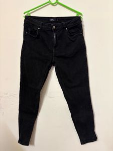 Westside Nuon - Stylish Black Denim Jeans