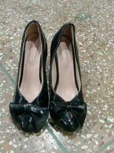 Black Glossy Heels Bellies