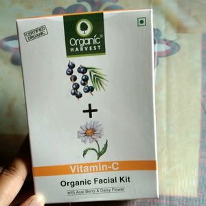 Organic Harvest Vitamin -C Facial kit