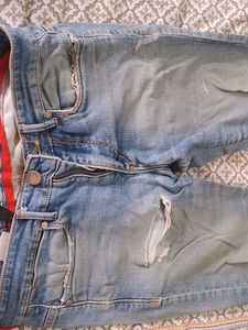 @99 Distressed Levi&#39;s Denim Jacket