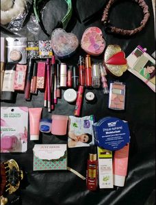 Mixed Makeup Lot (2 products with two freebies