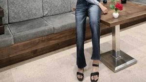 Flared Jeans