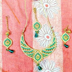 Elegant Green & Gold Necklace Set with Earrings