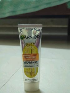 Garnier Vitamin C Serum Cleanser