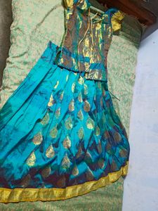 Shining Peacock Green Pattupavadai