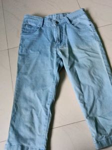 Capri Jeans - Light Wash