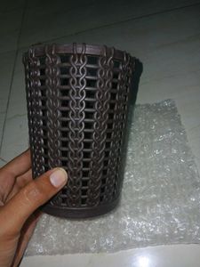 brush stand
