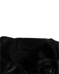 Authentic Michaelkors pure leather drawstring bag.