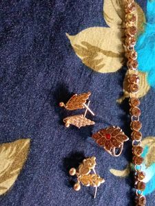 kamar band 2 pair of gold plated earrings and ring