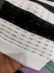White And Black Combination Crop Top L Size