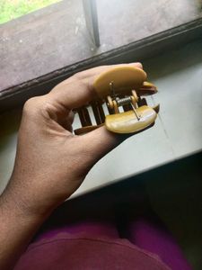 Retro O-Ring Mustard Hair Claw Clip