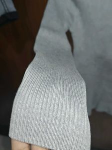 Gray V-Neck Long Sleeve Top