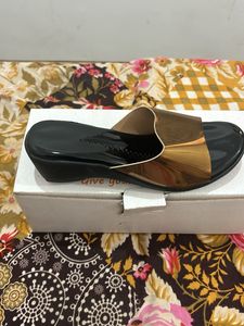 Sleek Black & Gold Slides