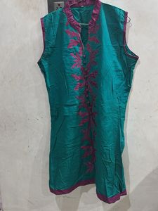 Emerald Green Embroidered Kurti