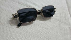 Classy sunglass! 👓