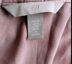 H&amp;M V Neck Blouse 🩷