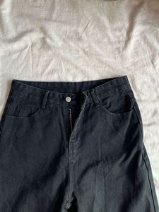 Price Drop‼️URBANIC Black Jeans w Heart Buckle