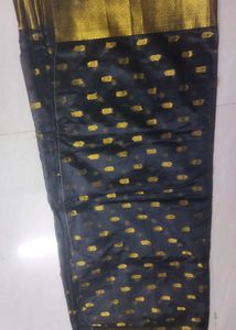 Elegant Black &amp; Gold Saree