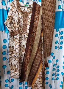 😍Combo Of 6 Printed Kurti Pant Dupatta Sets🥰