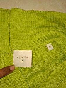 green casual/ minimal top/tshirt