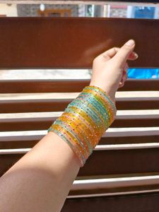 trendy colourful transparent glass bangles