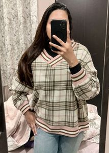 Stylish Plaid V-Neck Sweater
