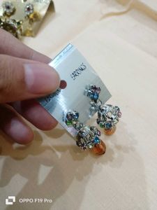 2 Earrings