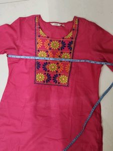 Elegant Pink Embroidered Kurti (L)