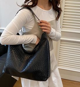 BLACK SAVANA TOTE BAG